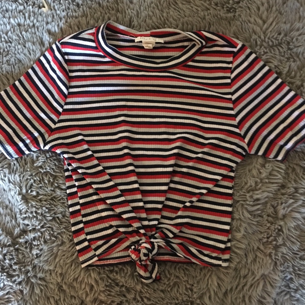 Striped tee with knot in the front